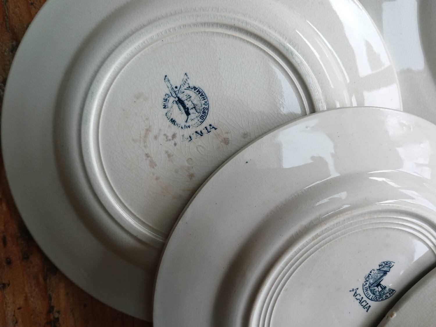 Set of 6 Terre de Fer plates, Acacia model
