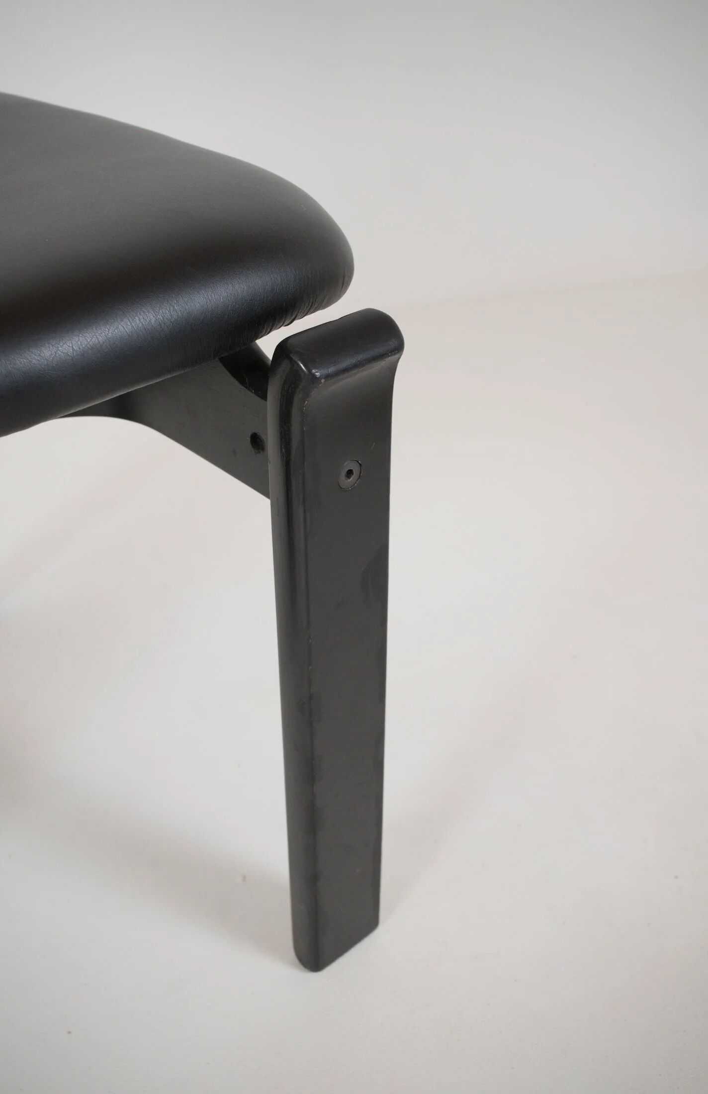 Set of 4 dining chairs "Totem" by Torstein Nilsen