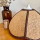 Suspension vintage en rotin formant une fleur