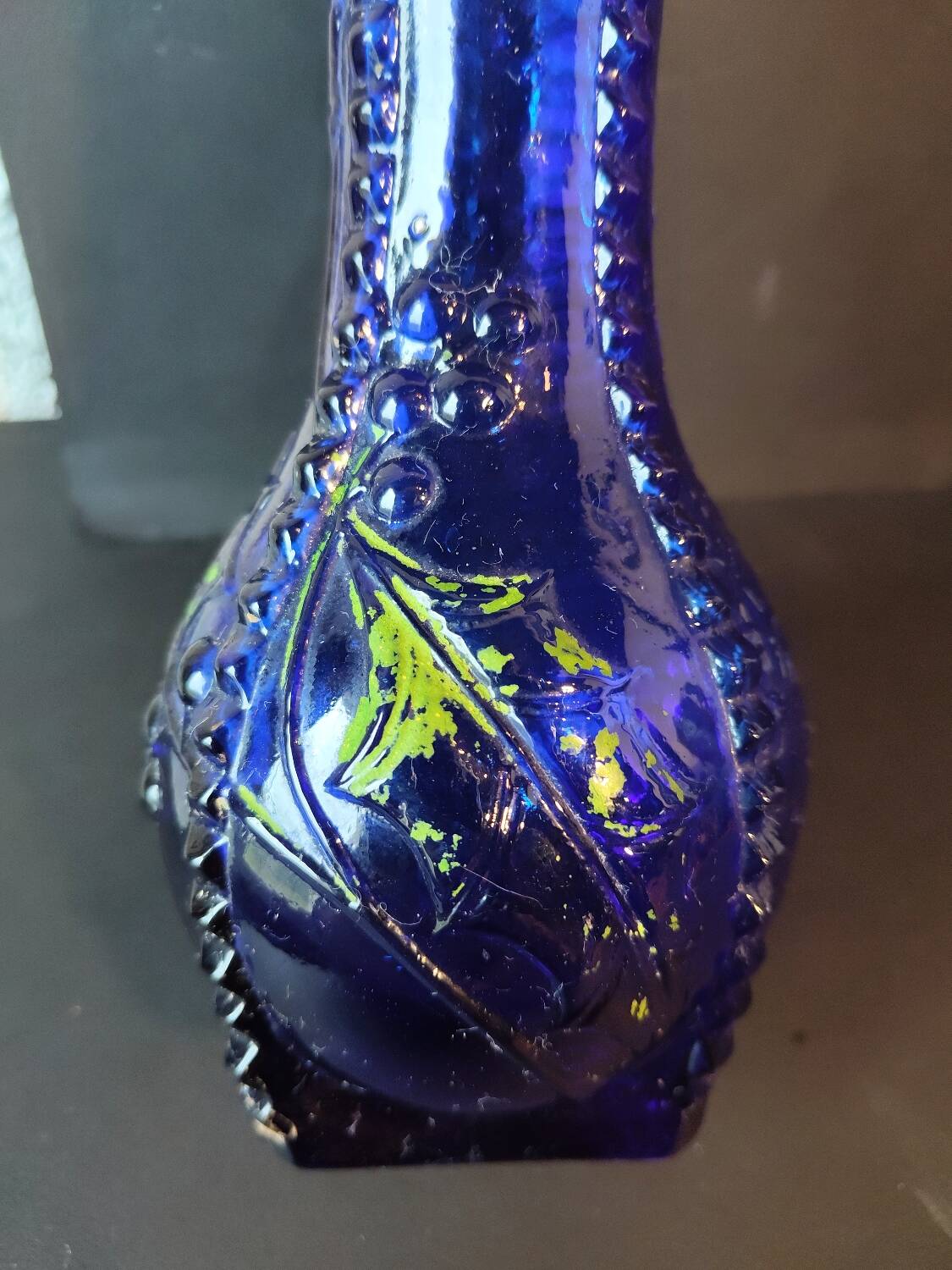 Vintage cobalt blue glass vase with foliage decoration – 20 cm