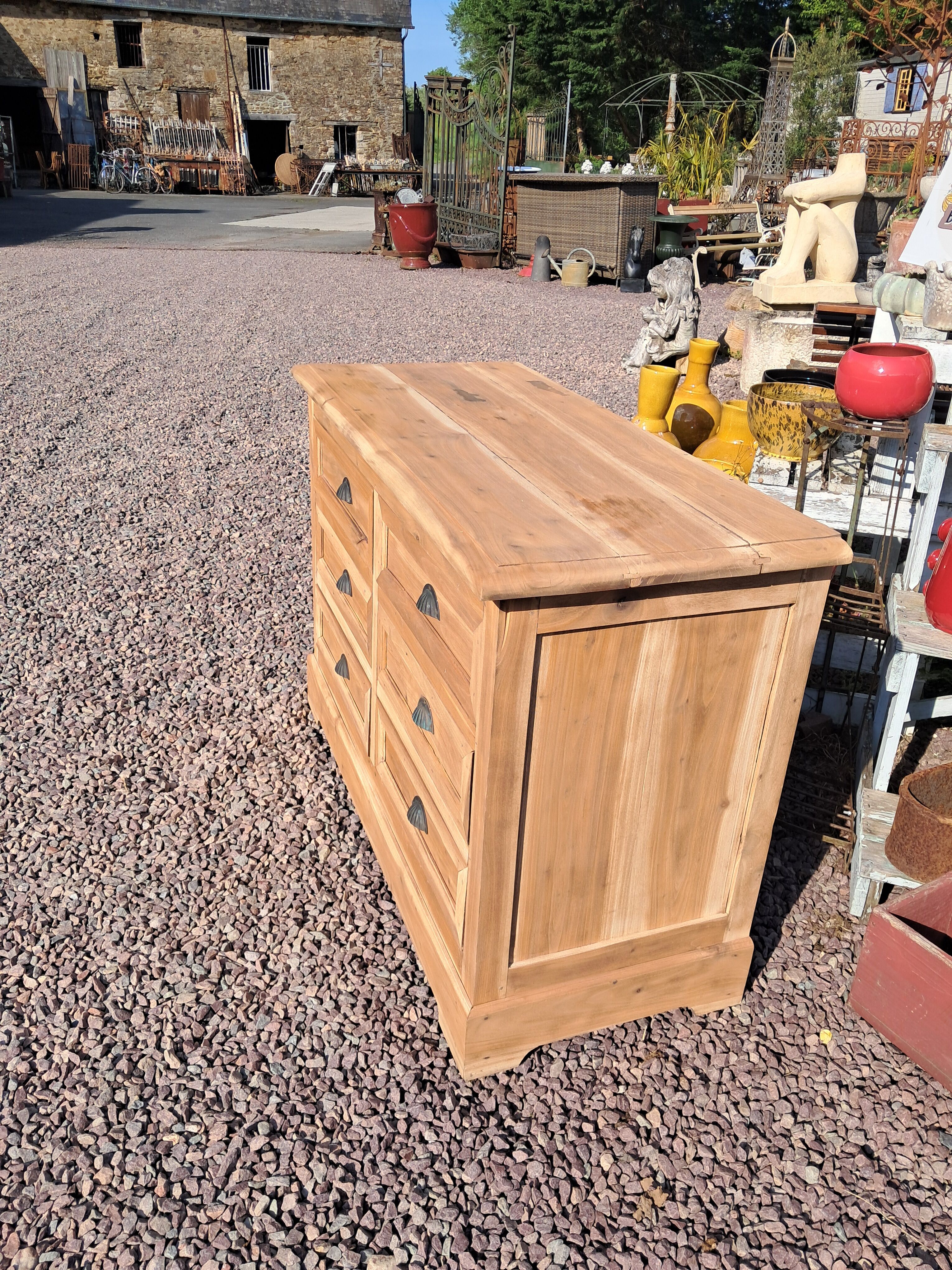 Chest of drawers