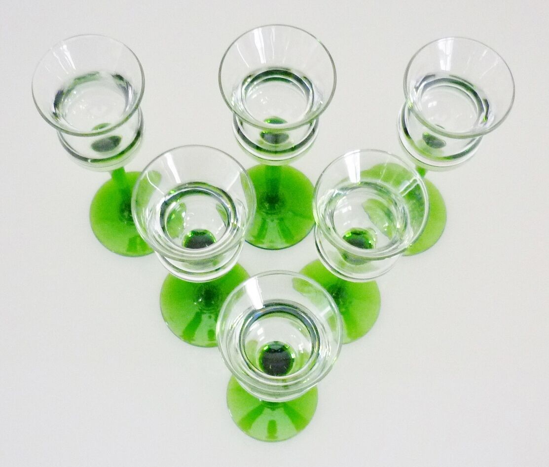 Service à liqueurs, verre soufflé, signé Portieux, 1 carafe & 6 verres sur pieds