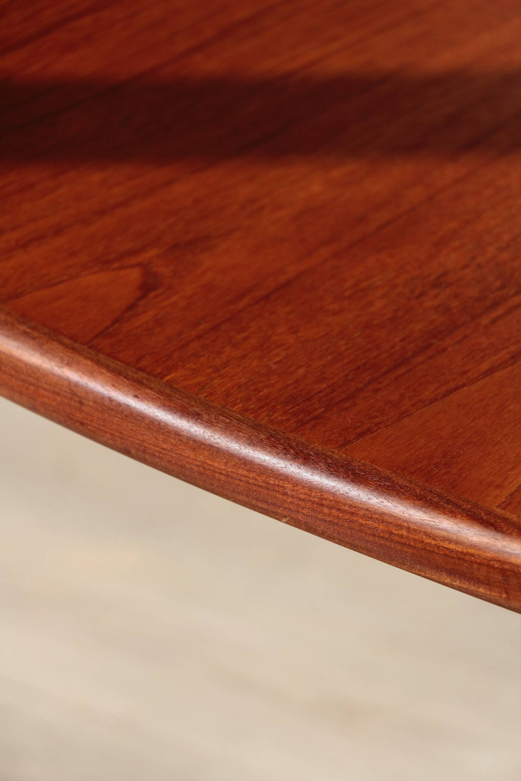 Oval dining table in teak – 6 to 8 people – Fresco model – G Plan