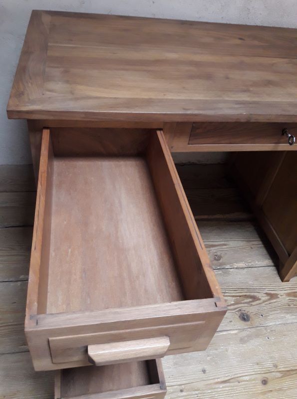 Minister's desk in walnut with drawers