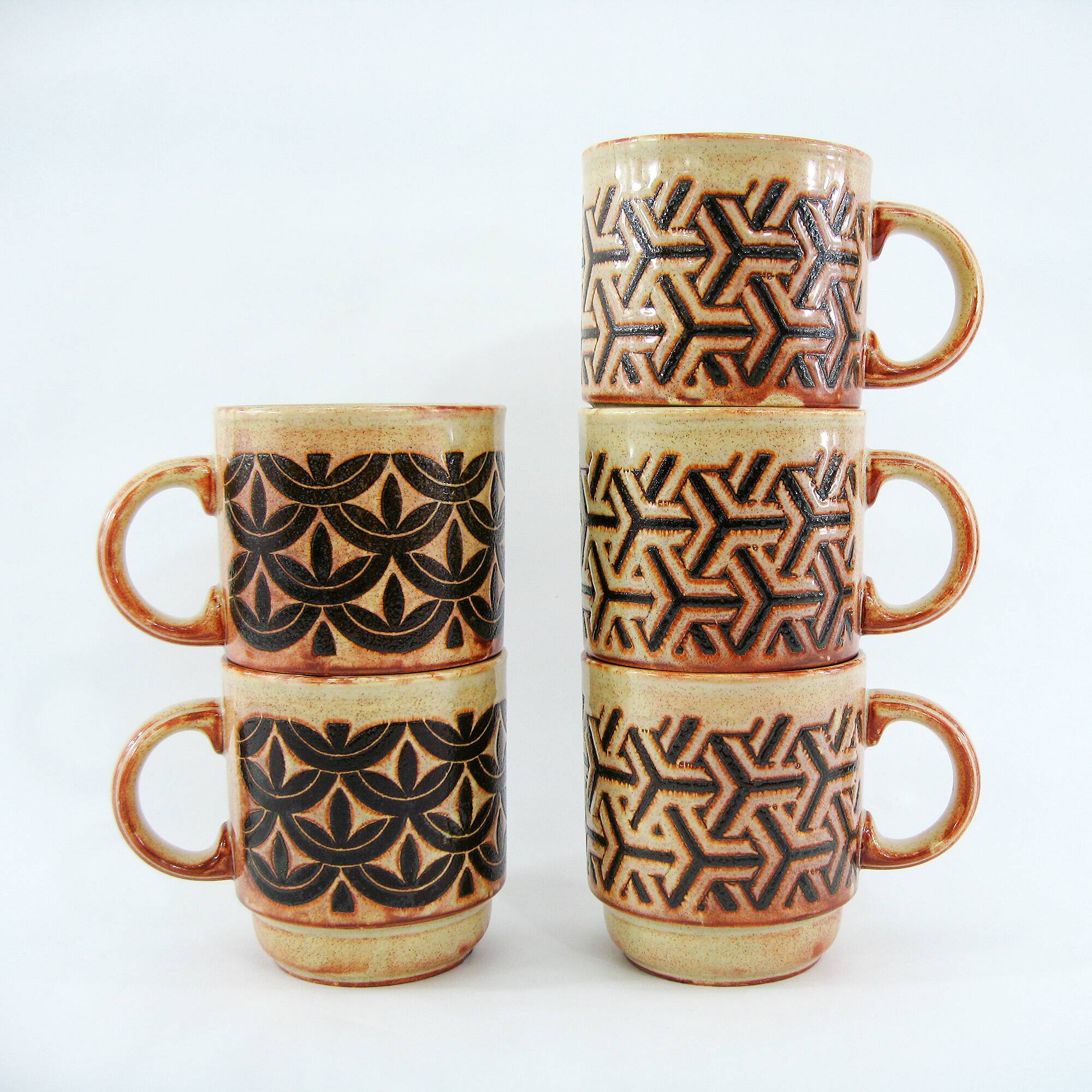 5 beige and fawn stoneware mugs - brown geometric decor - made in England - vintage 70s