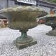Pair of Medici vases in cast iron from the 19th century, 55cm wide.