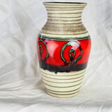 Frieze vase with green and red round