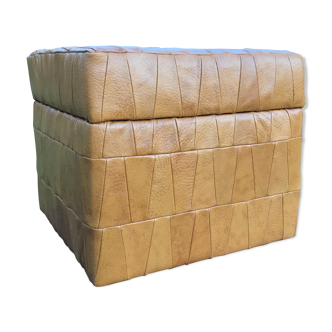Leather pouf