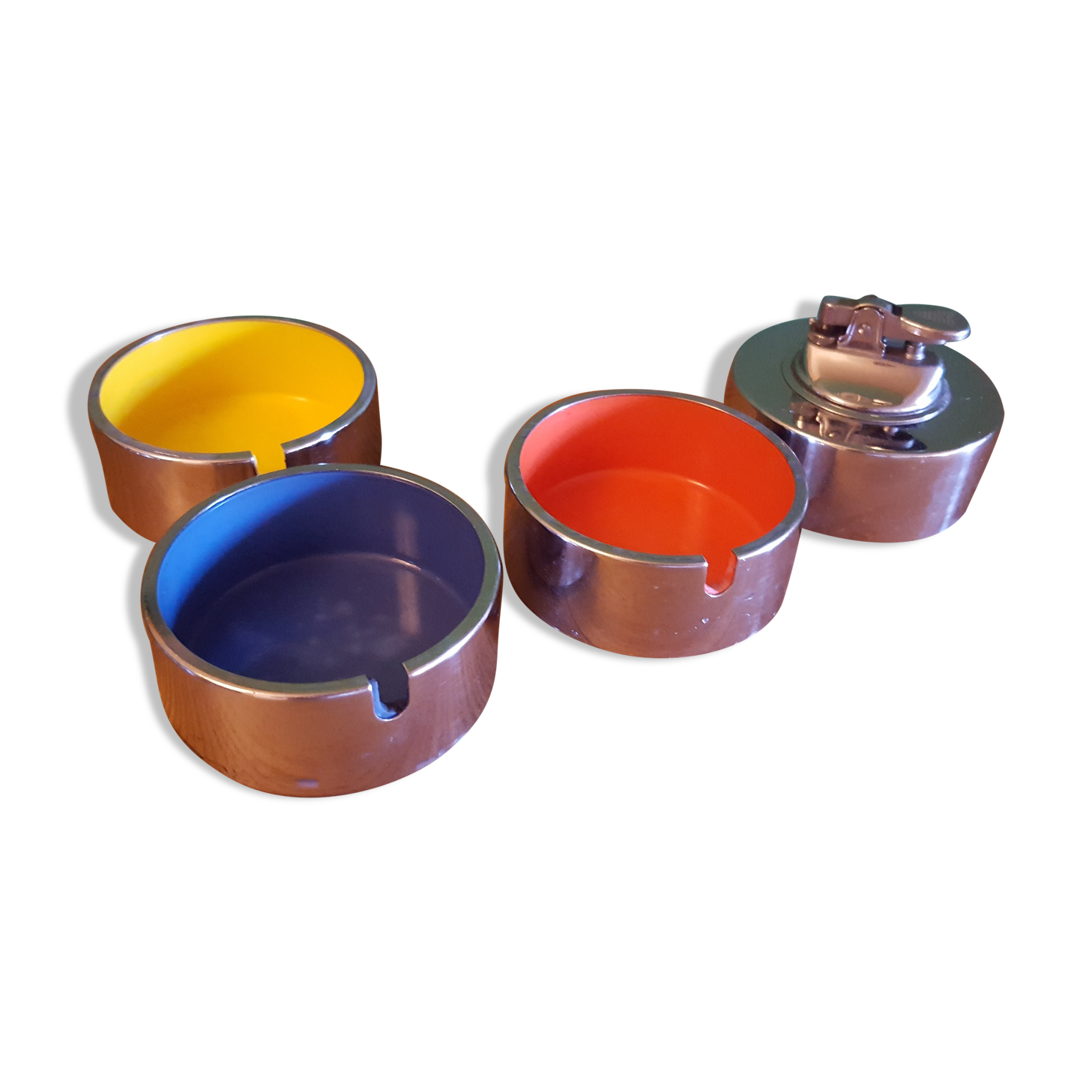 Vintage lighter and ashtrays 70