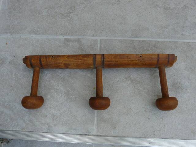 Wall-mounted coat rack made of turned wood imitating bamboo, 3 hooks.