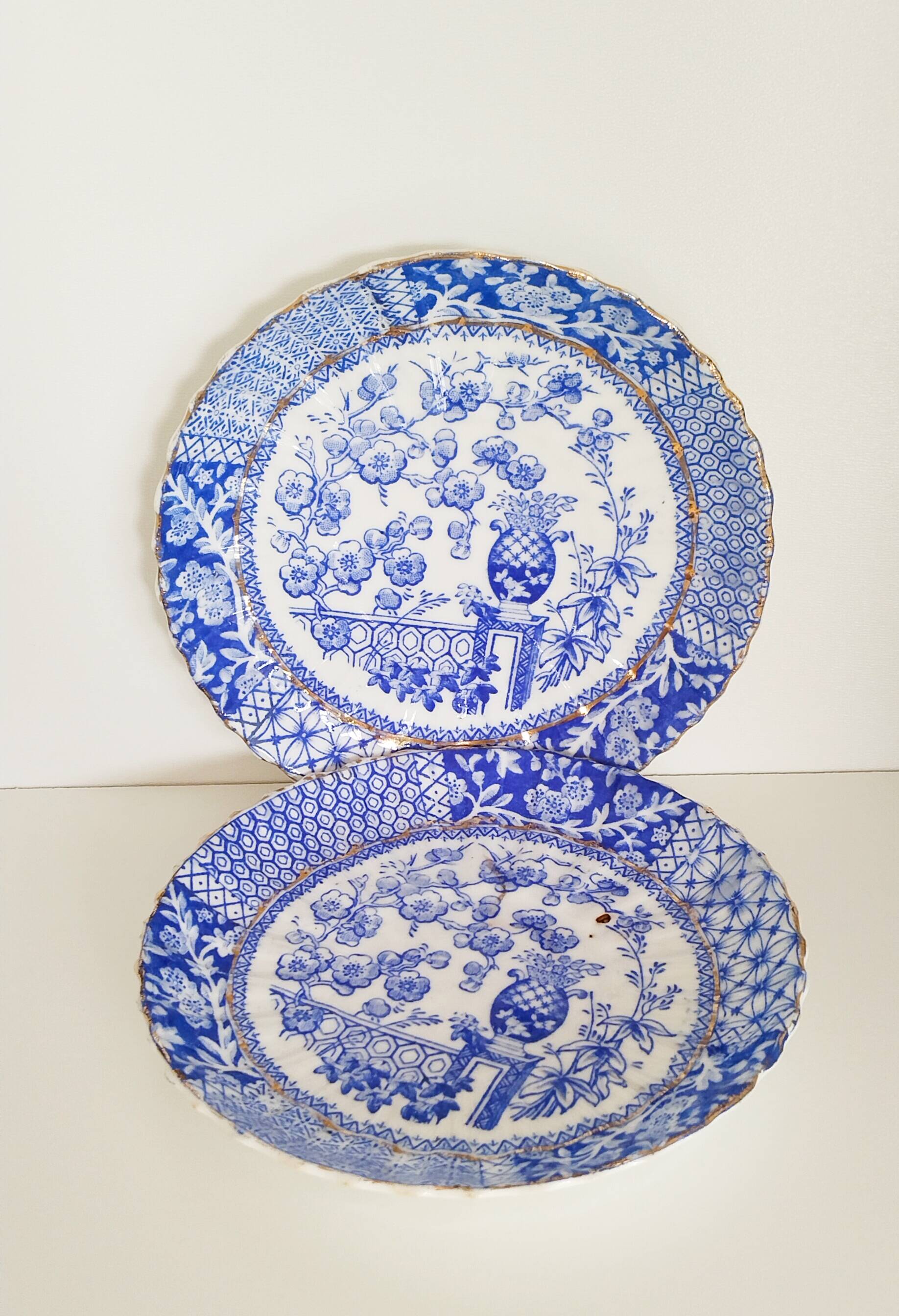 Set of 2 saucers, Lunéville lace, blue and gold, Blairs