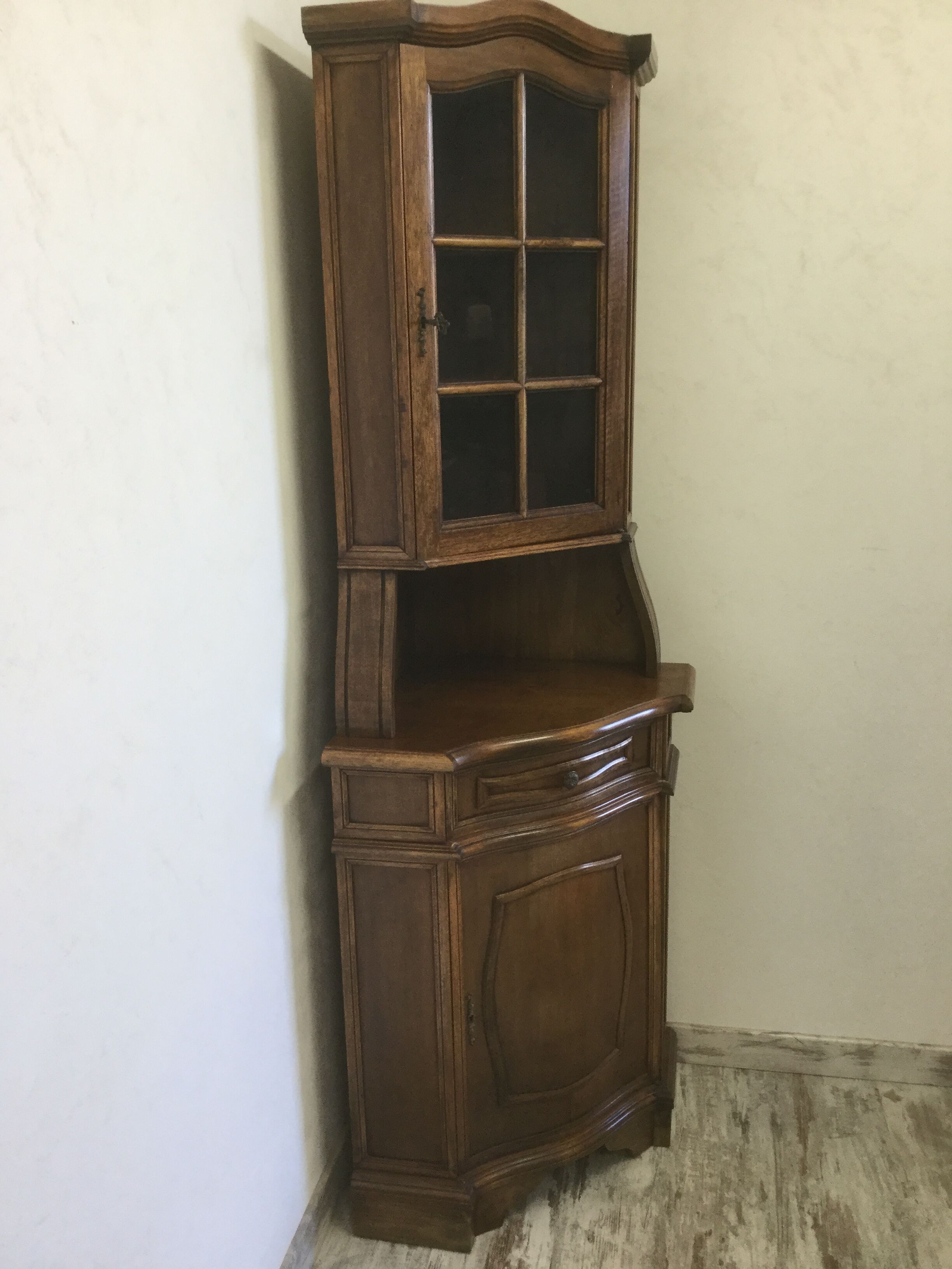 Window corner furniture