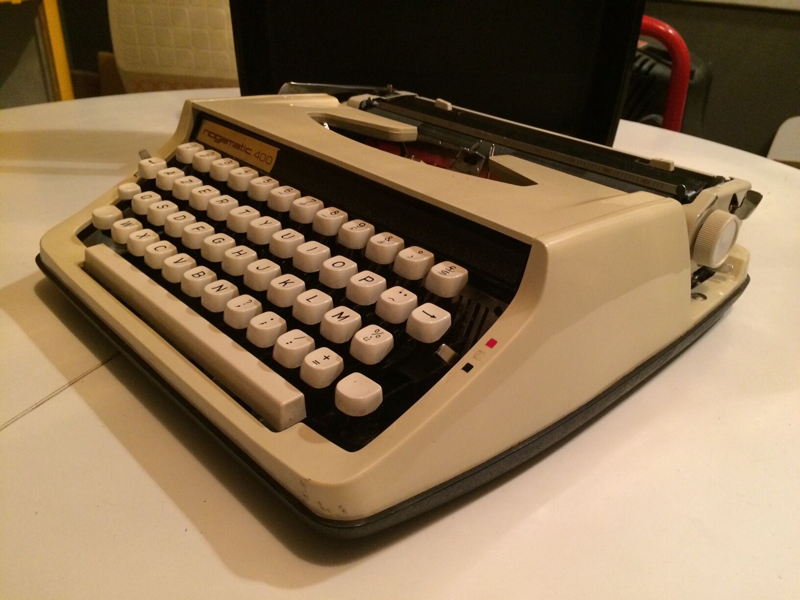 Brother Nogamatic 400 portable mechanical typewriter - japan 70s