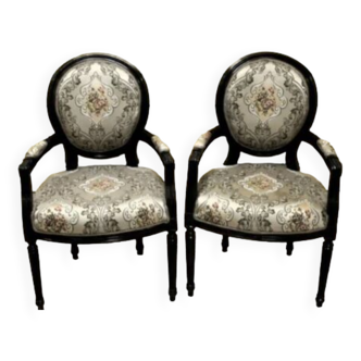 Fauteuils stye Louis XV avec motifs