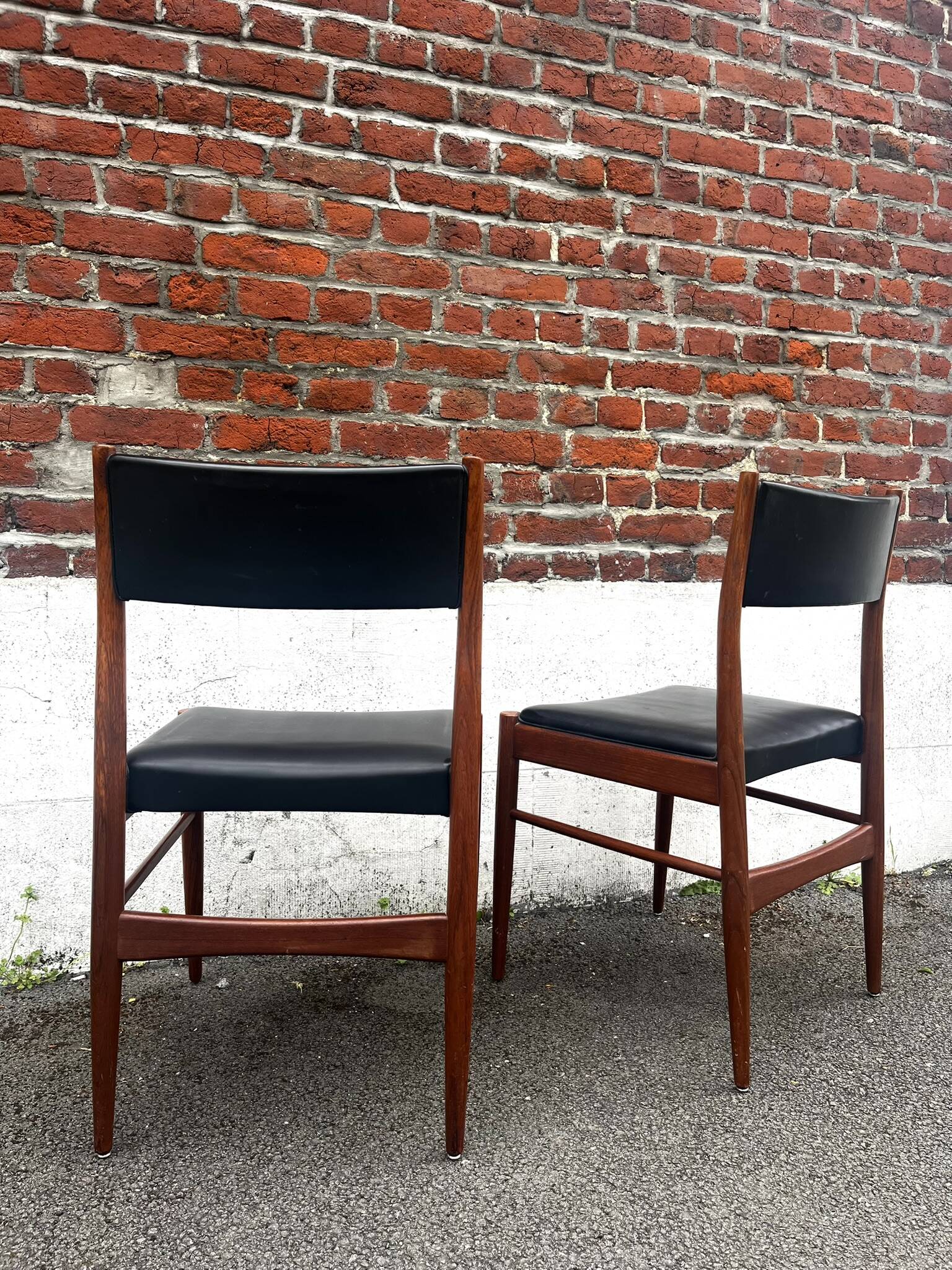Set of 2 vintage Scandinavian chairs in wood and black faux leather.