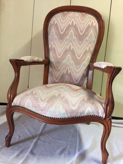 Large fauteuil voltaire "en violon" louis-philippe en noyer