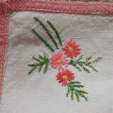 8 Serviettes en lin. Broderie fleurs faite main.