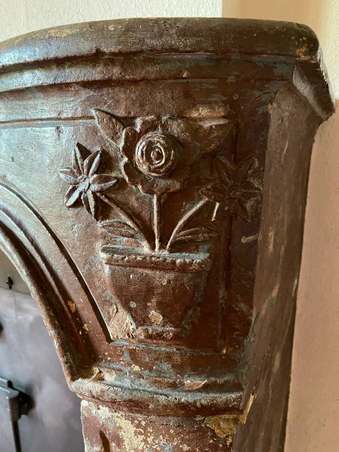 Louis XV fireplace in Burgundy stone with Danish stove