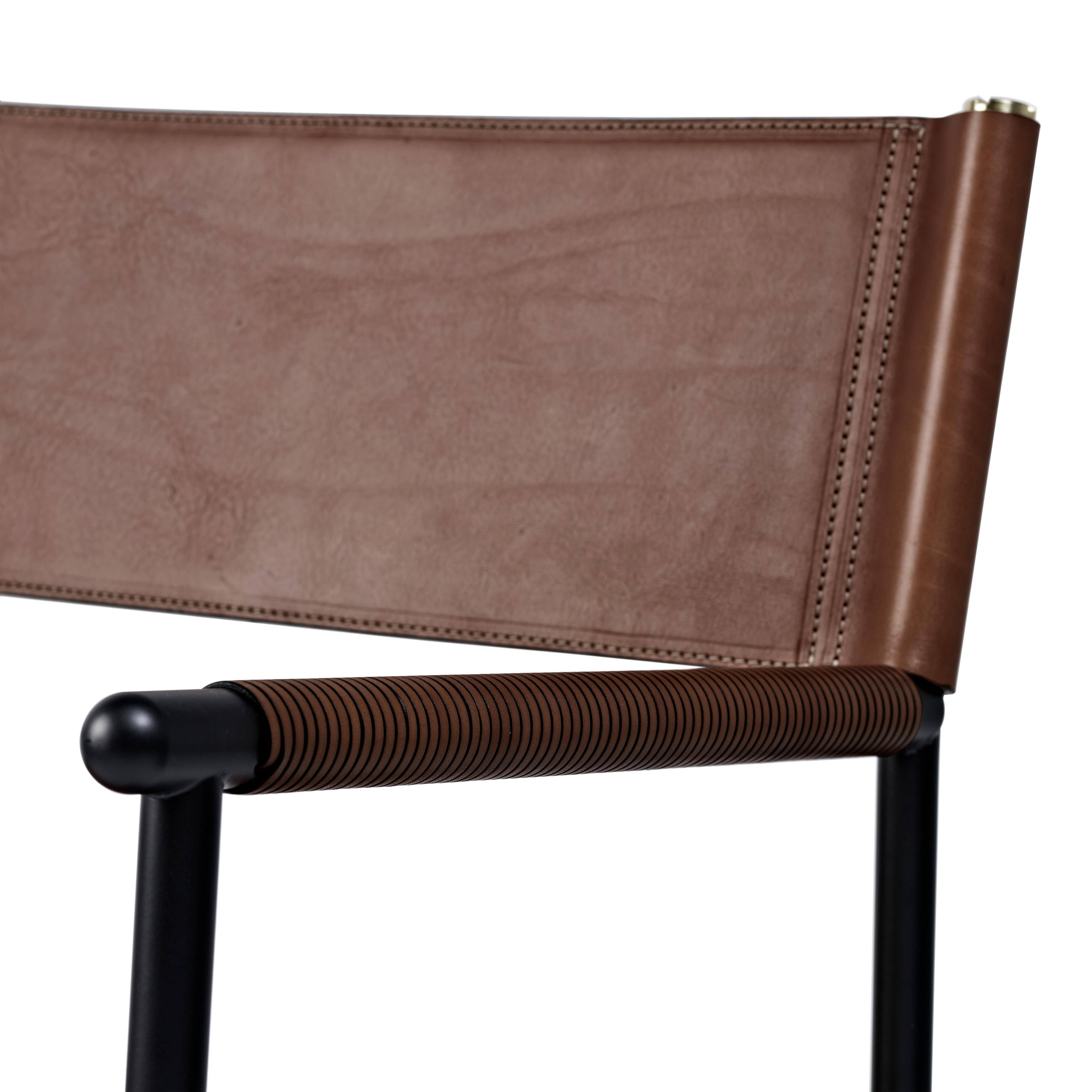 Jeu de 4 Tabourets de bar contemporains avec dossier en cuir marron foncé, caoutchouc noir, métal