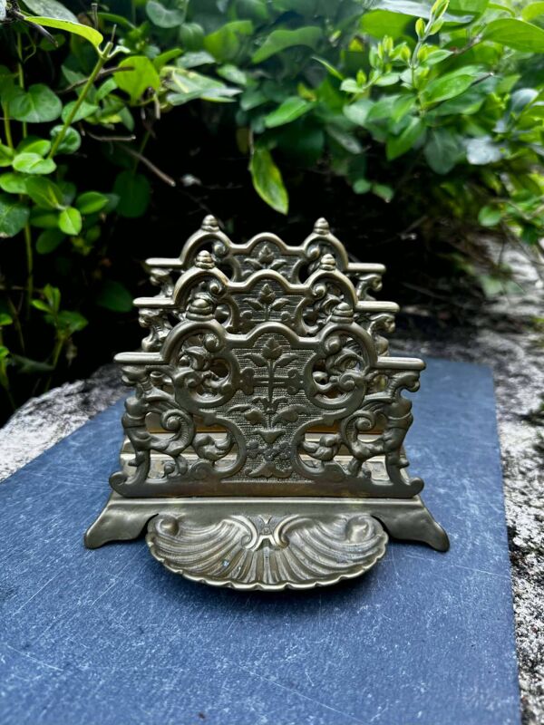 Porte revues porte lettres en laiton baroque