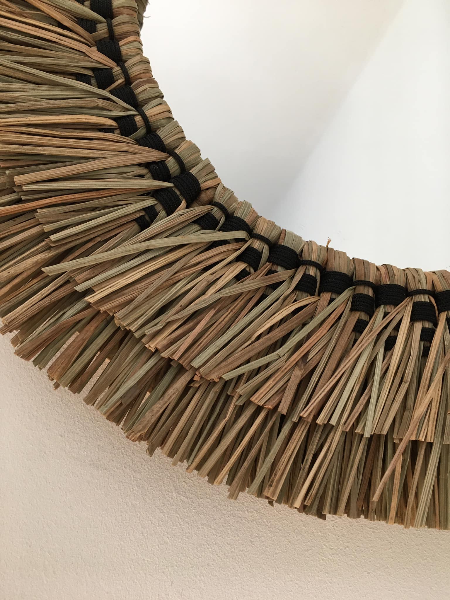 Wall mirror in natural raffia and black cords on wooden support, 37 cm
