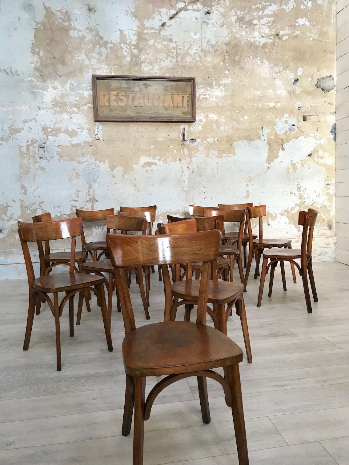 Lot of 16 bistro chairs