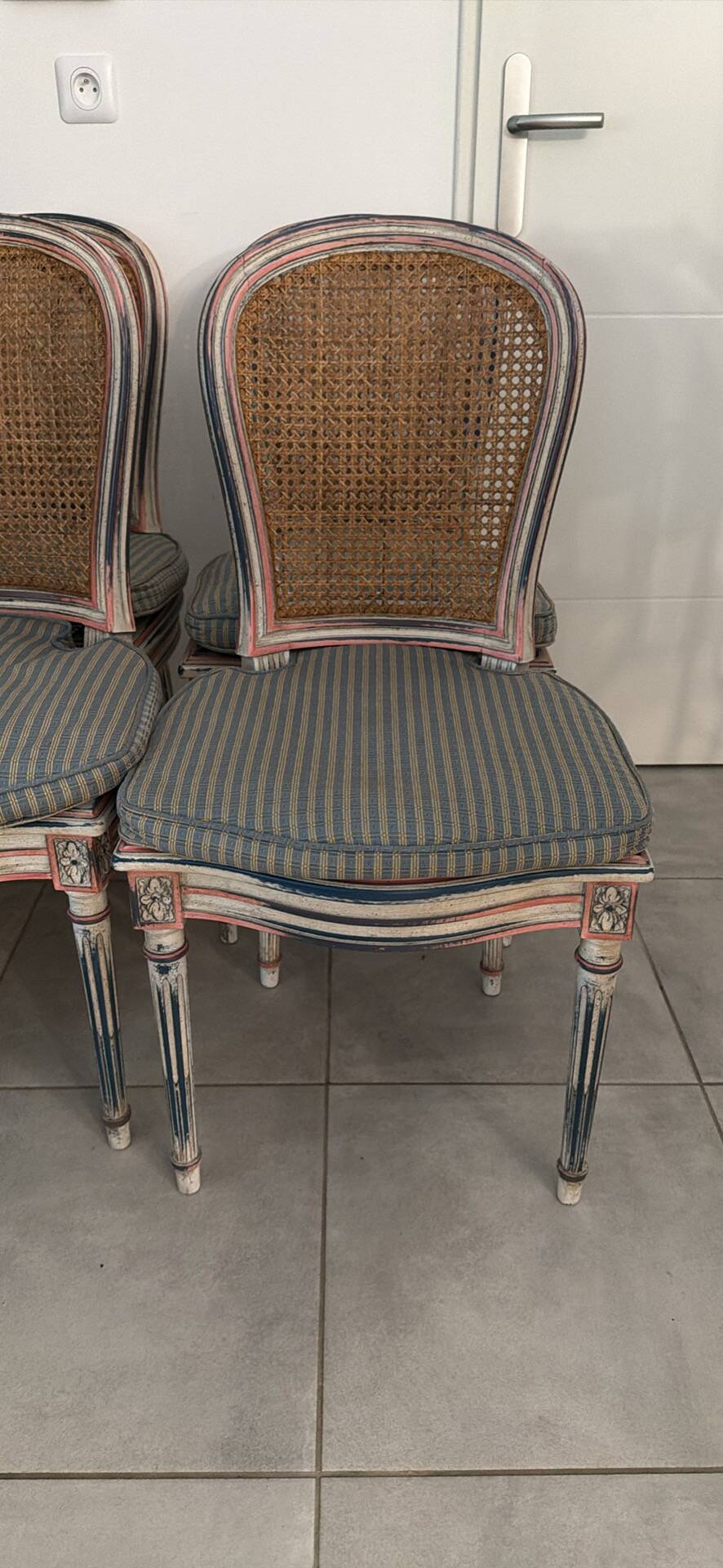 Lot de 6 chaises style Louis XVI avec cannage