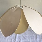 Suspension flower petals