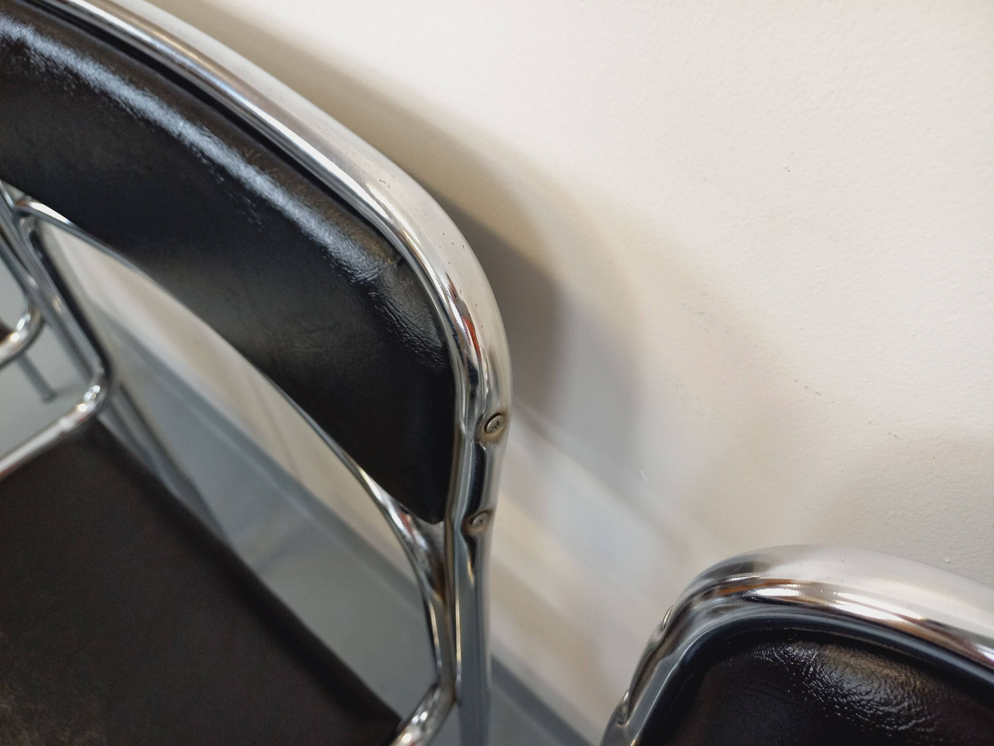 Set of 6 vintage Italian stackable chairs in chrome metal and skai.