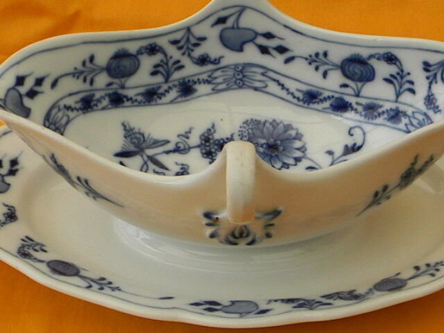 Porcelain saucière germany meissen germany.