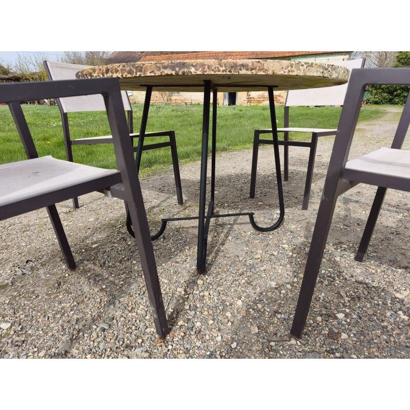 Garden furniture in stone with a vintage 1970s iron base.