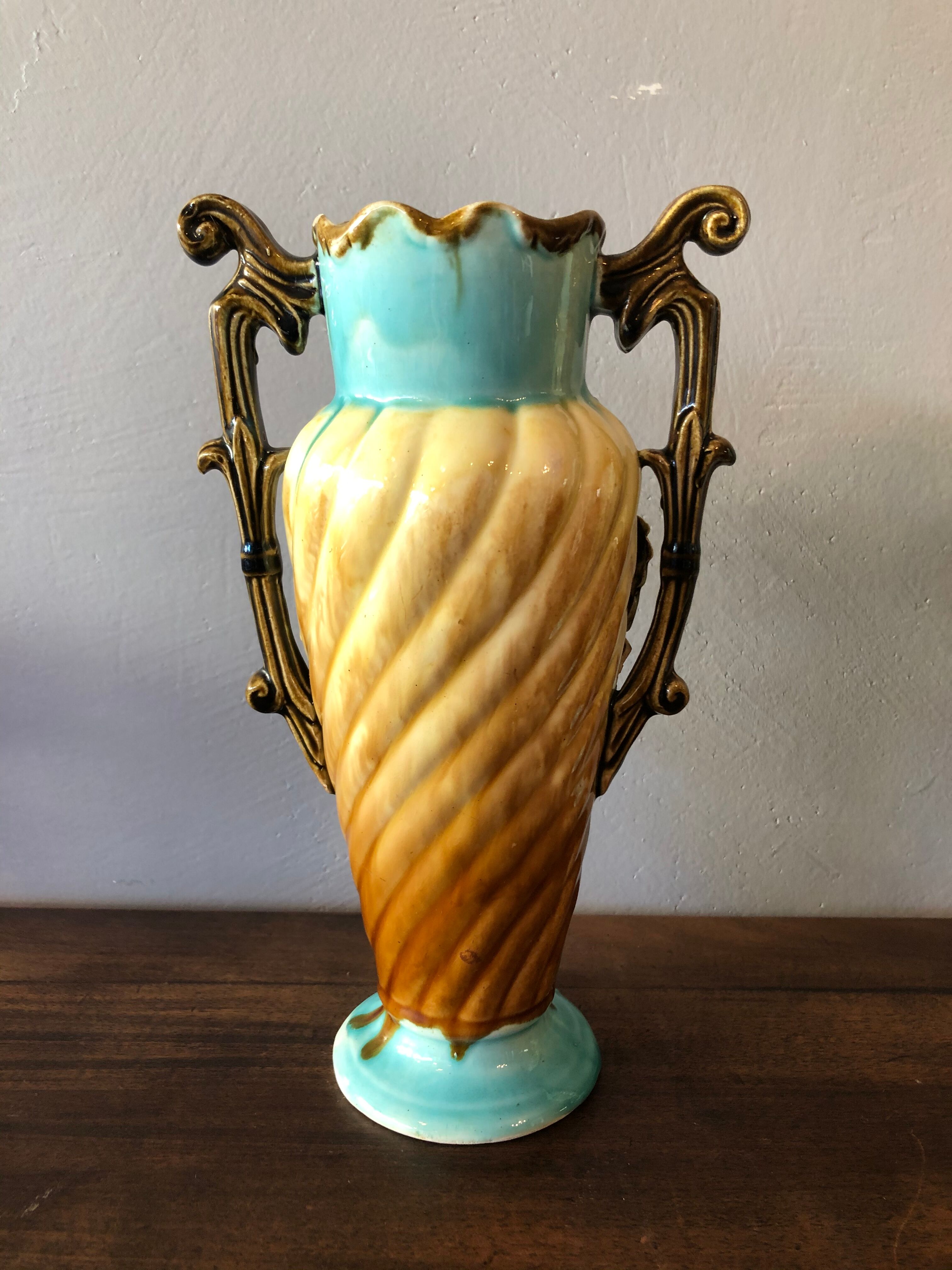 Duo of vases in ancient dabbling