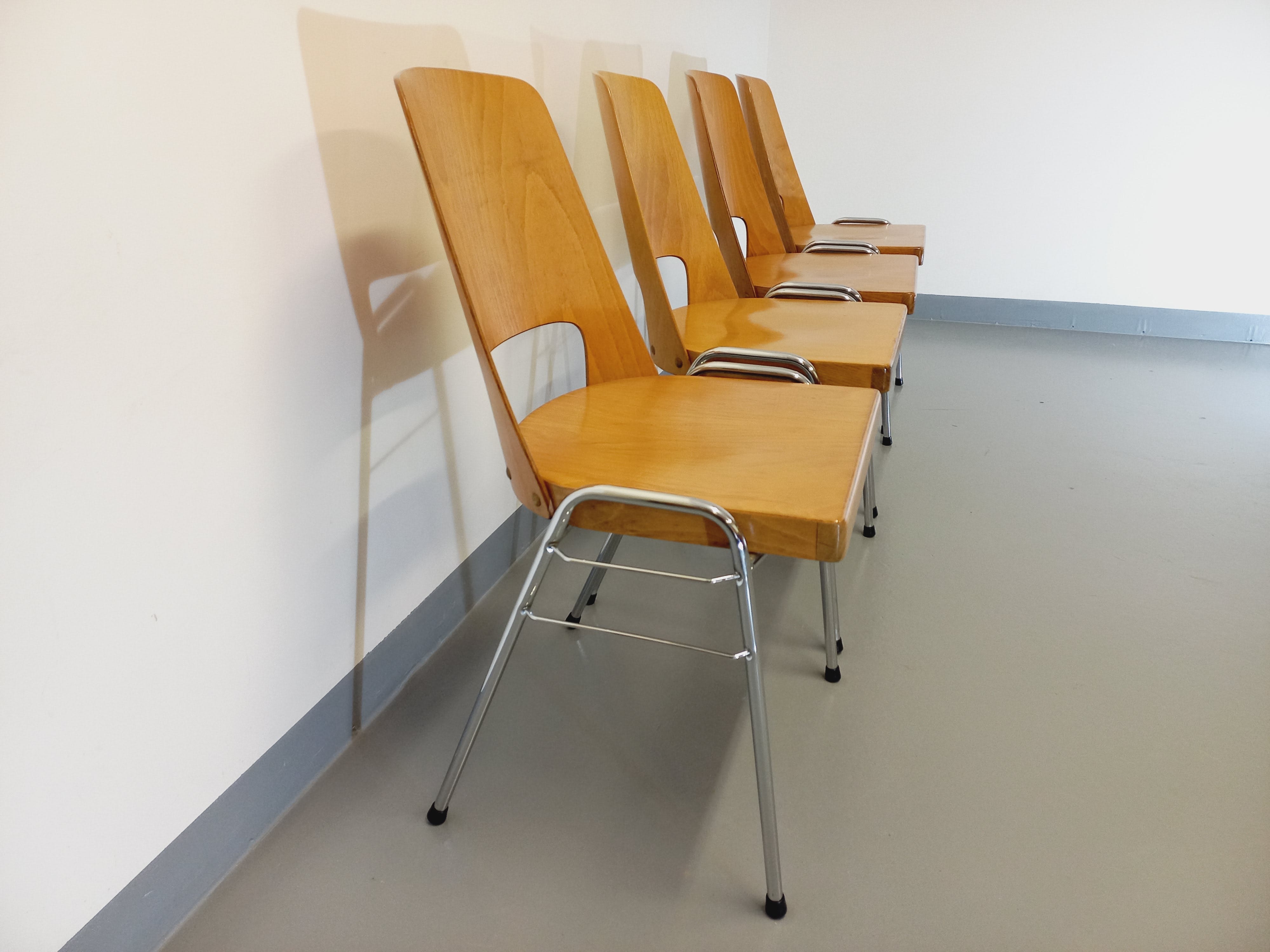 4 vintage stackable chairs model barrel Manhattan brand Baumann brand 70s