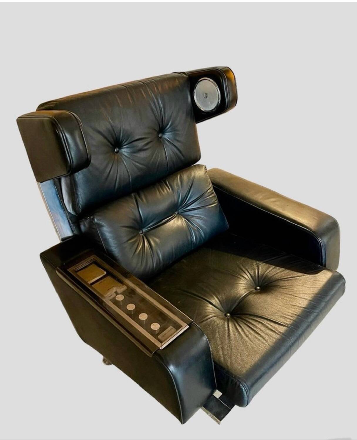 Pair of leather armchairs James Bond by Robin Day Prototype audio system, 1960