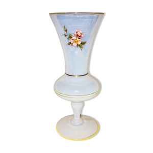 vase en opaline bleue