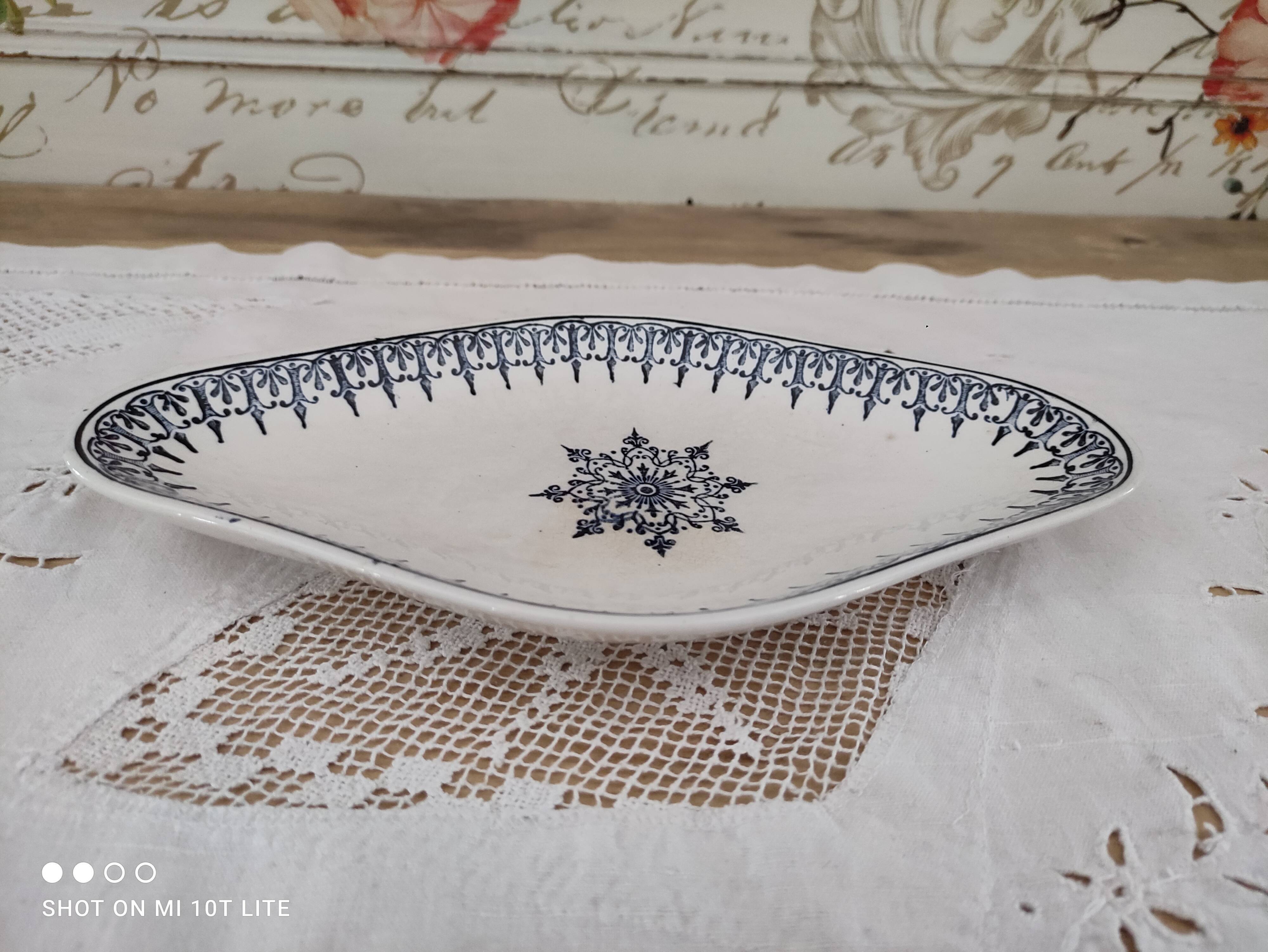 Ravier, oblong cup Saint-Amand model Primax decoration frieze blue arabesques