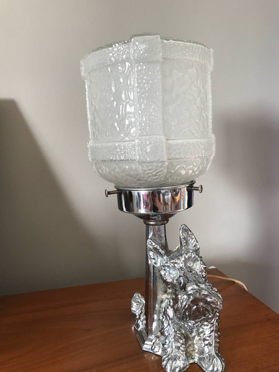 Very pretty art deco Scottish terrier lamp