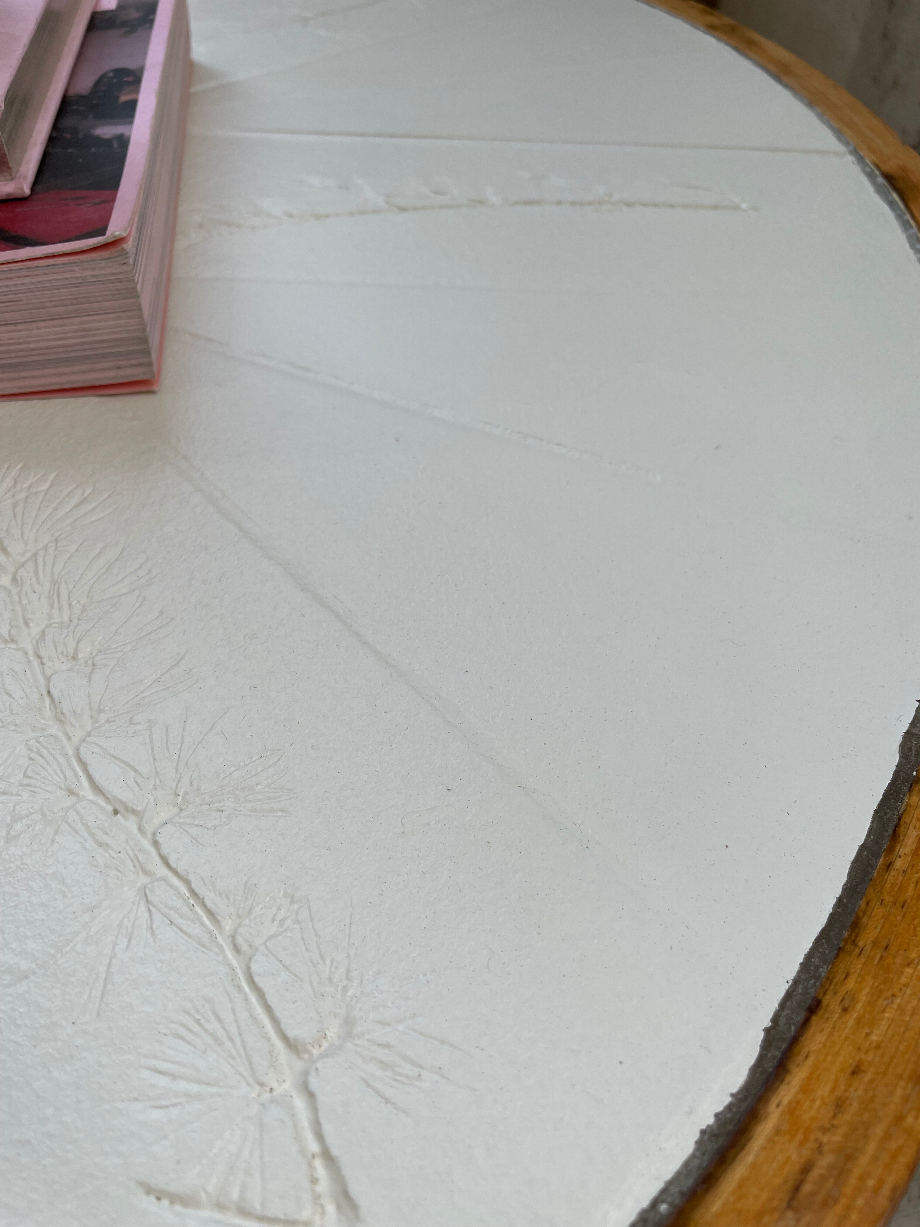 Round coffee table white ceramic and wood