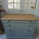 Commode de belle facture style Louis Philippe sublimée en vert de gris