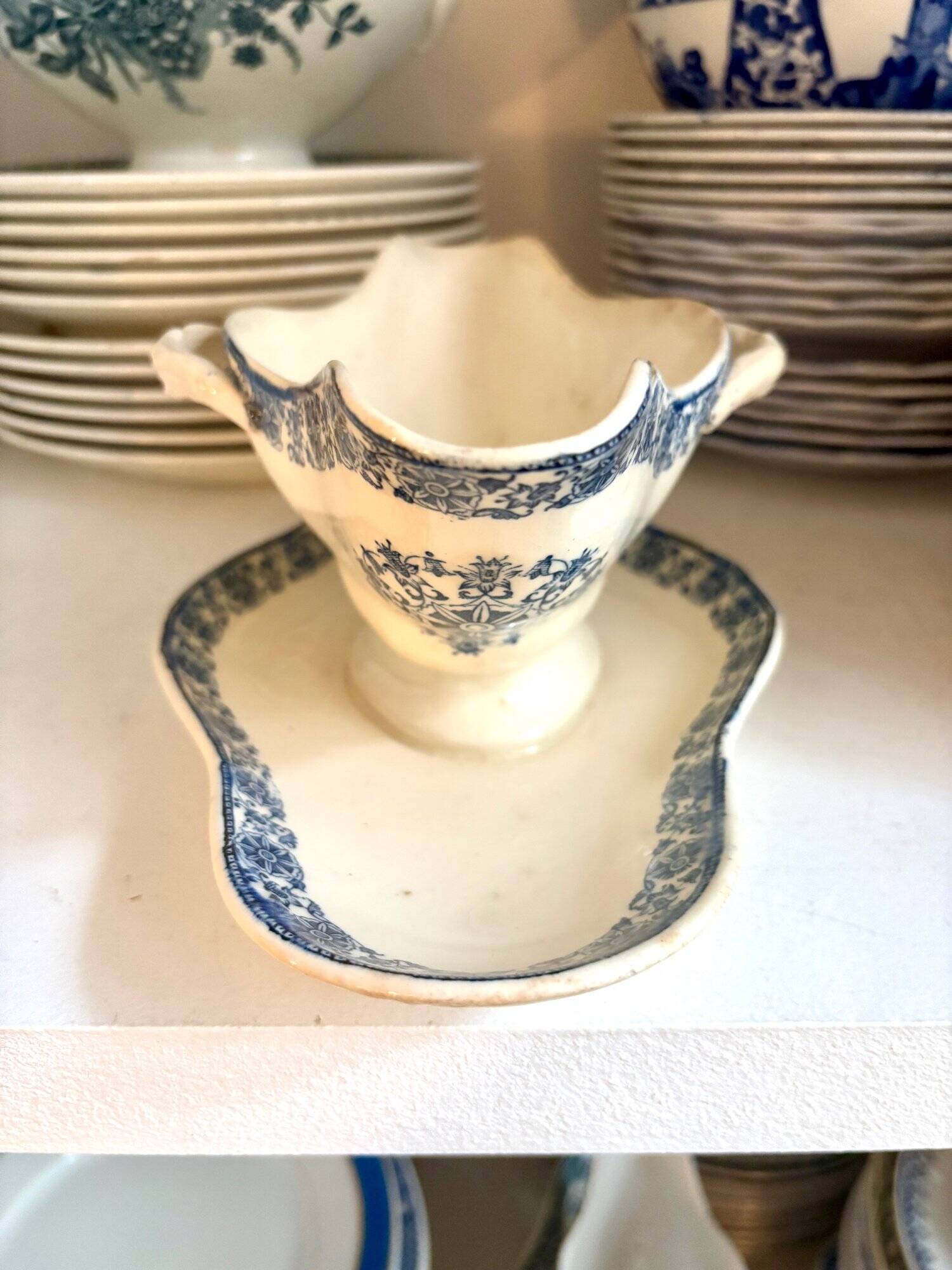 Gien ironware sauce boat, "Arabesques" service