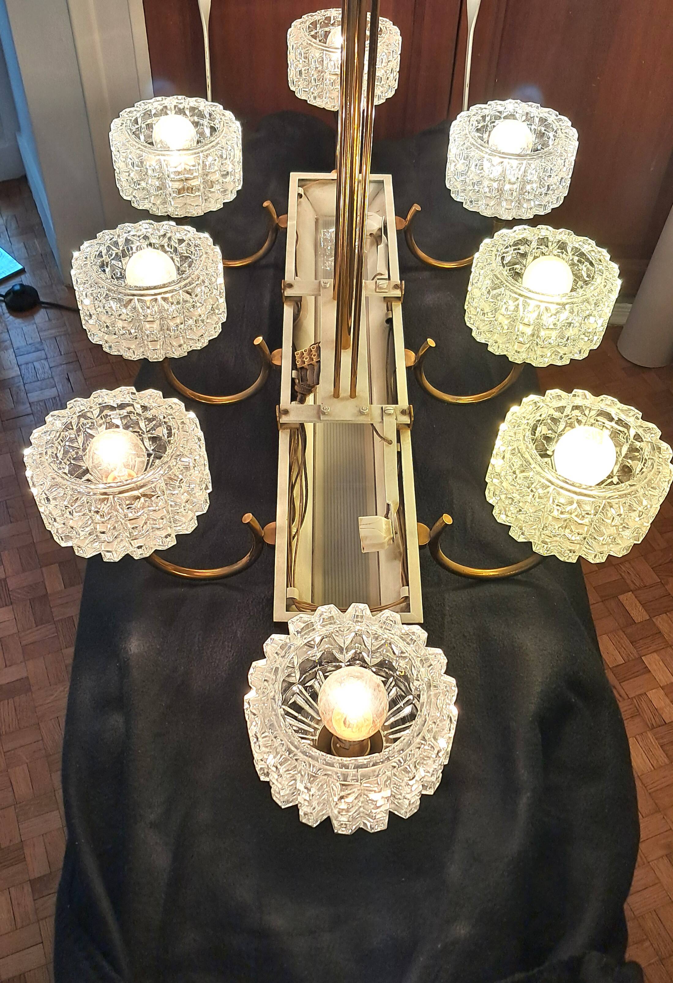 Eight-light chandelier in gilded brass and blue, 1950.