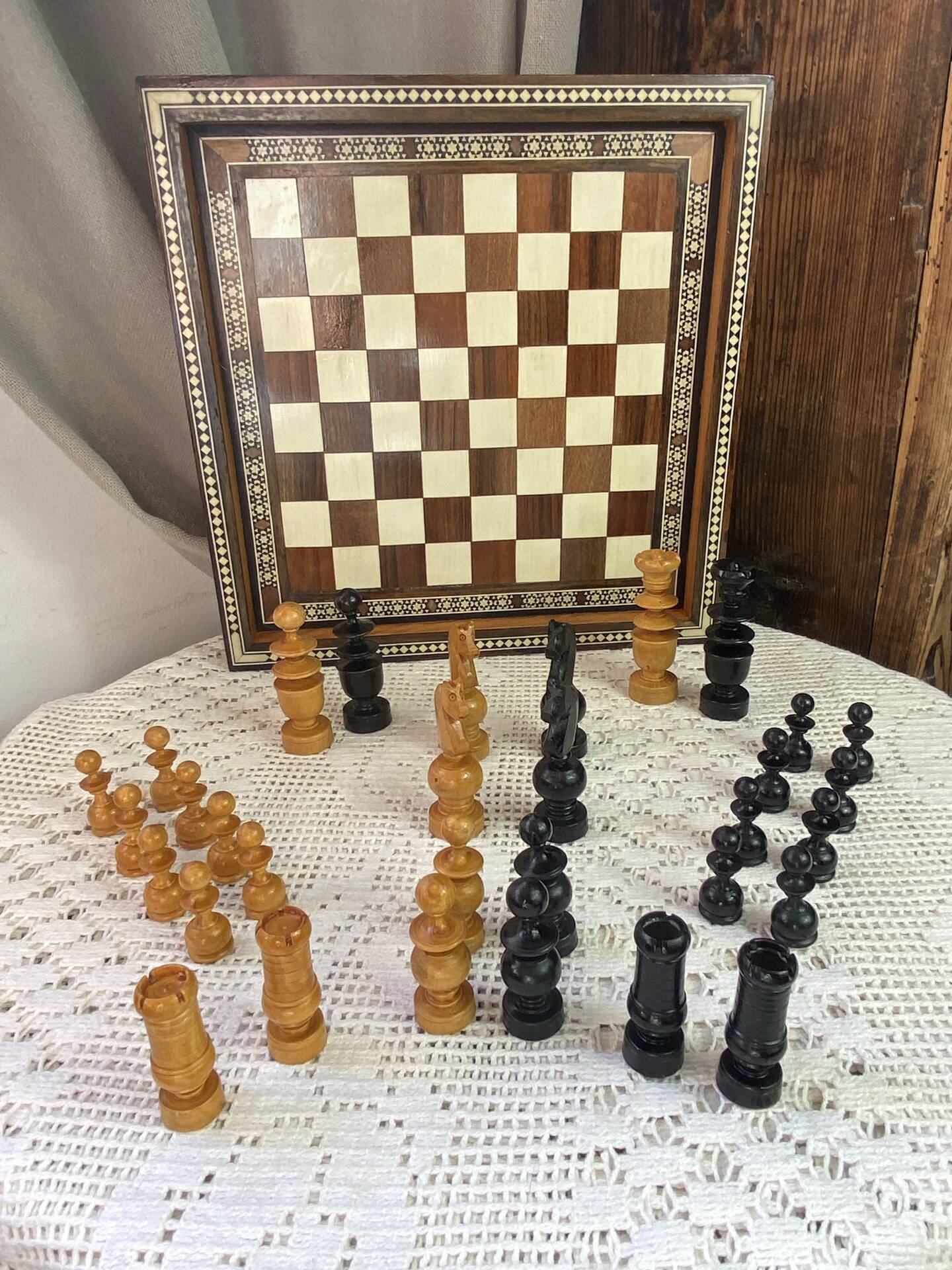 Jeu d’échec en marqueterie 