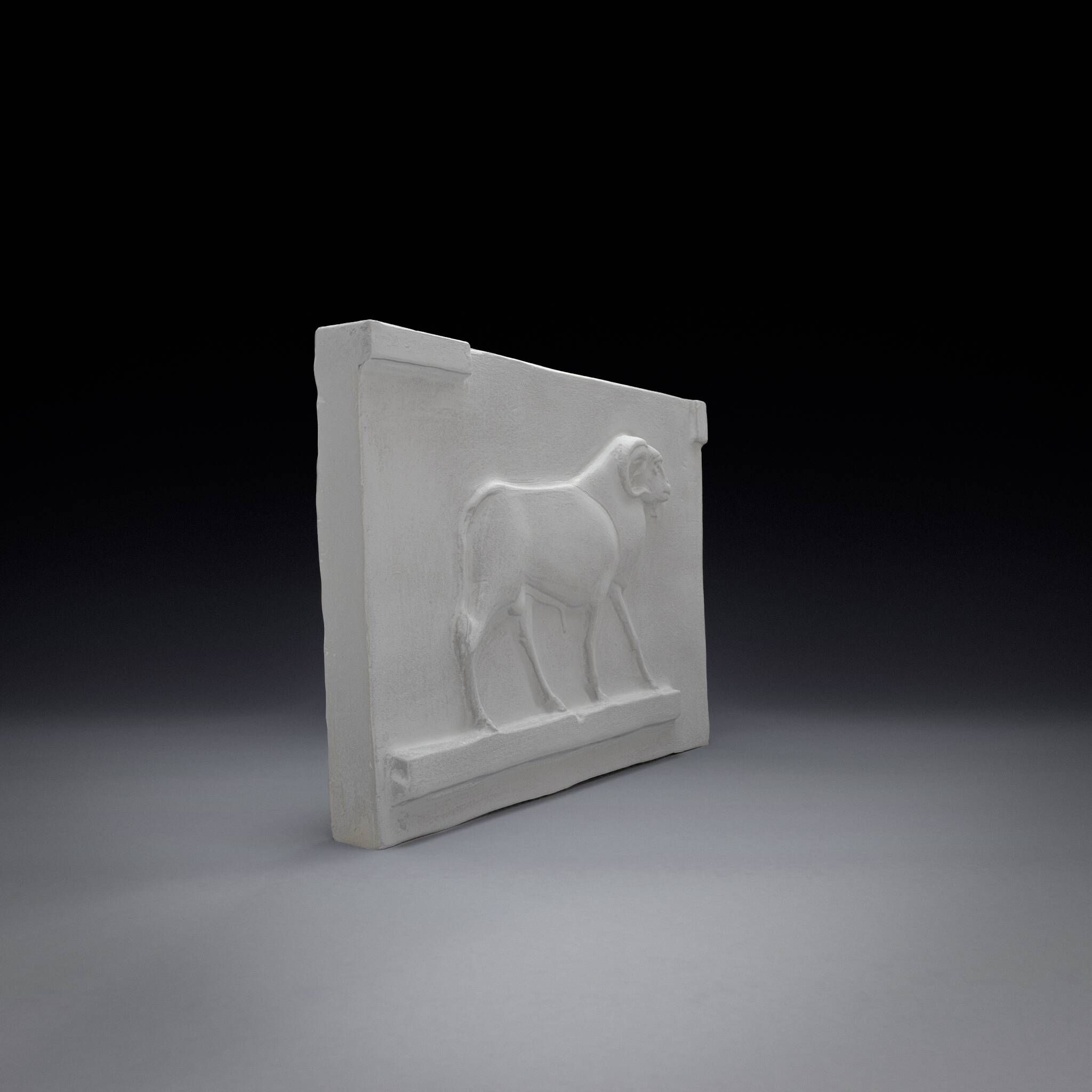 Bas-relief en plâtre – Divinité bélier de l'Égypte antique