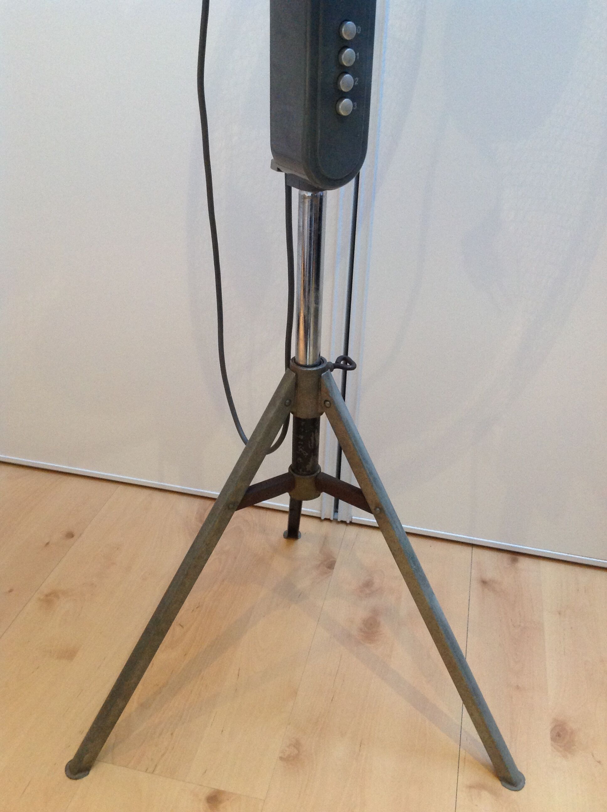 Anthracite grey fan on foot tripods 70/80