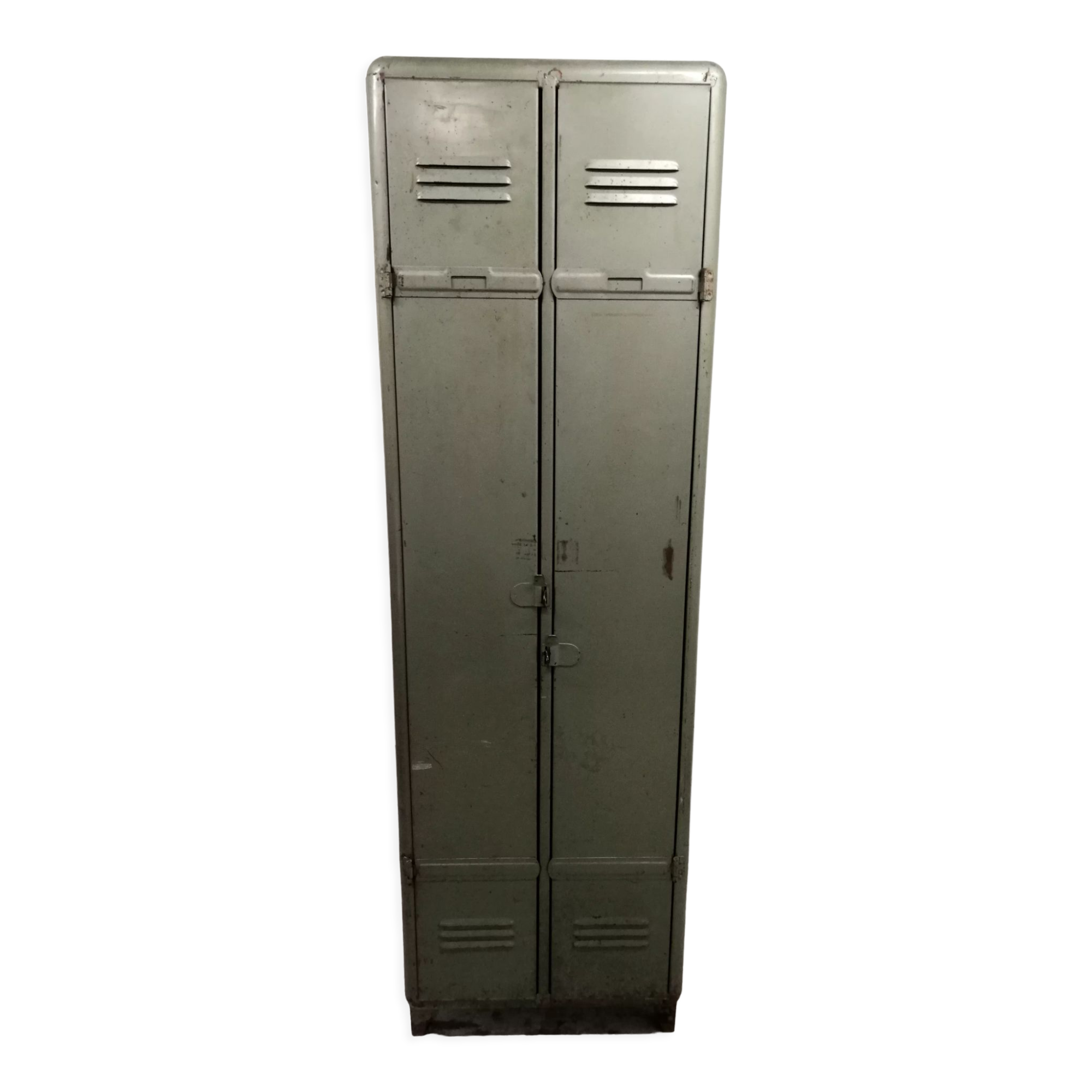 Industrial metal cloakroom