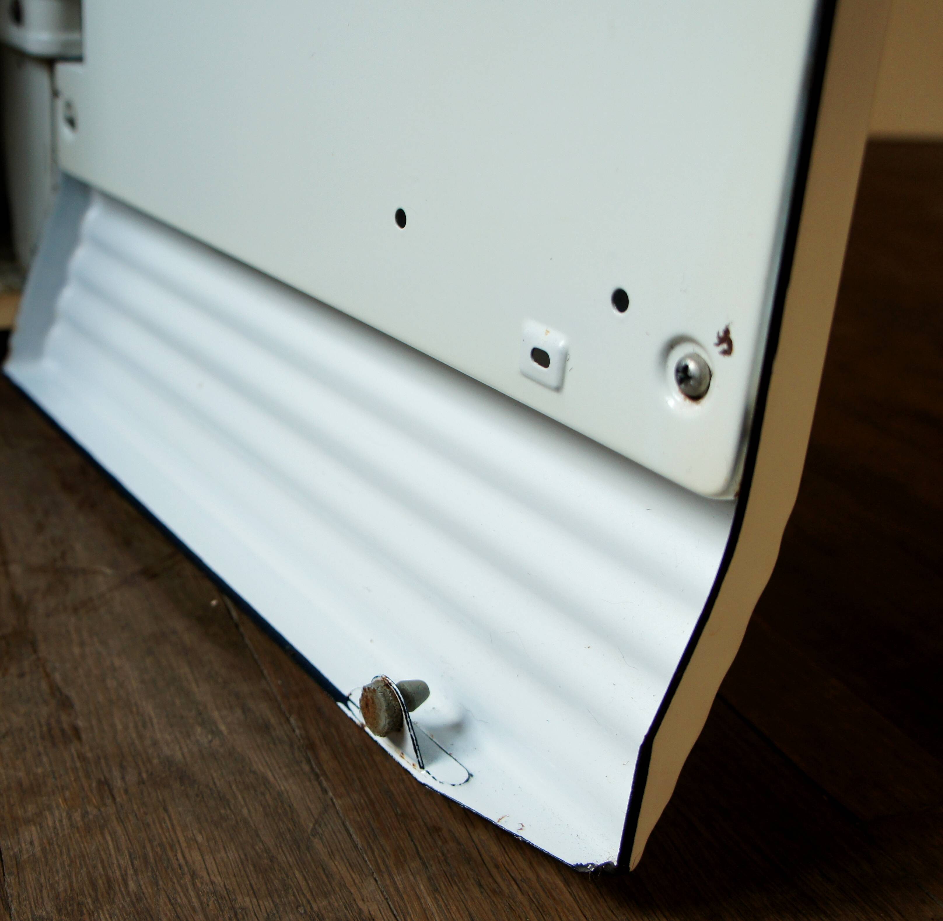 Pantry cabinet in enamelled sheet metal Mobilux around 1950
