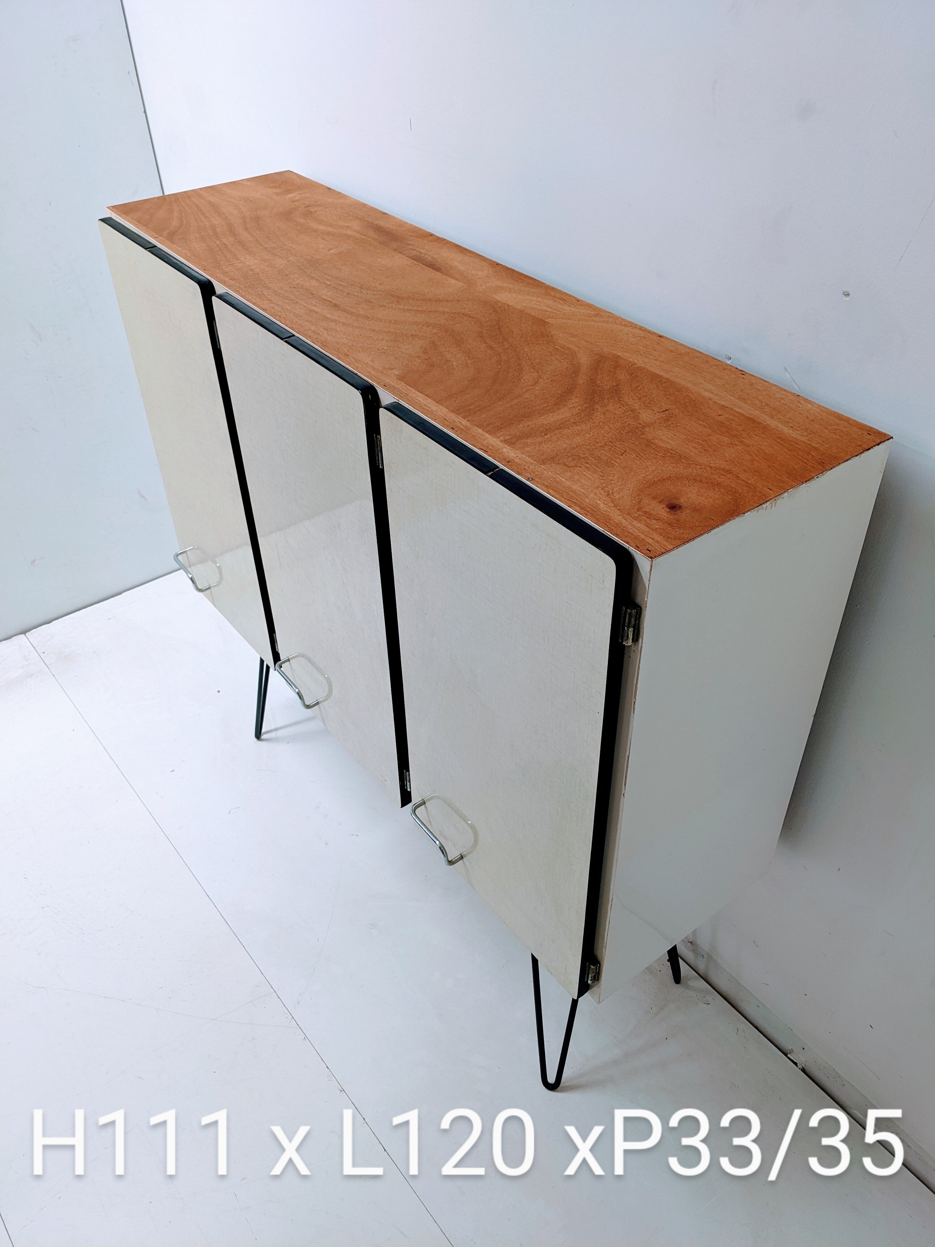 Buffet in formica and wood