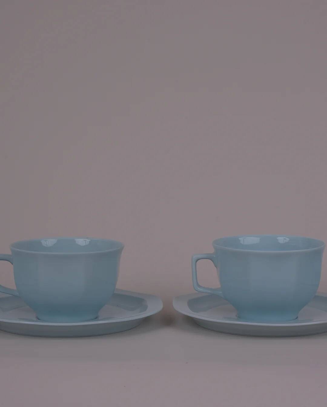 Porcelain cups and saucers x4