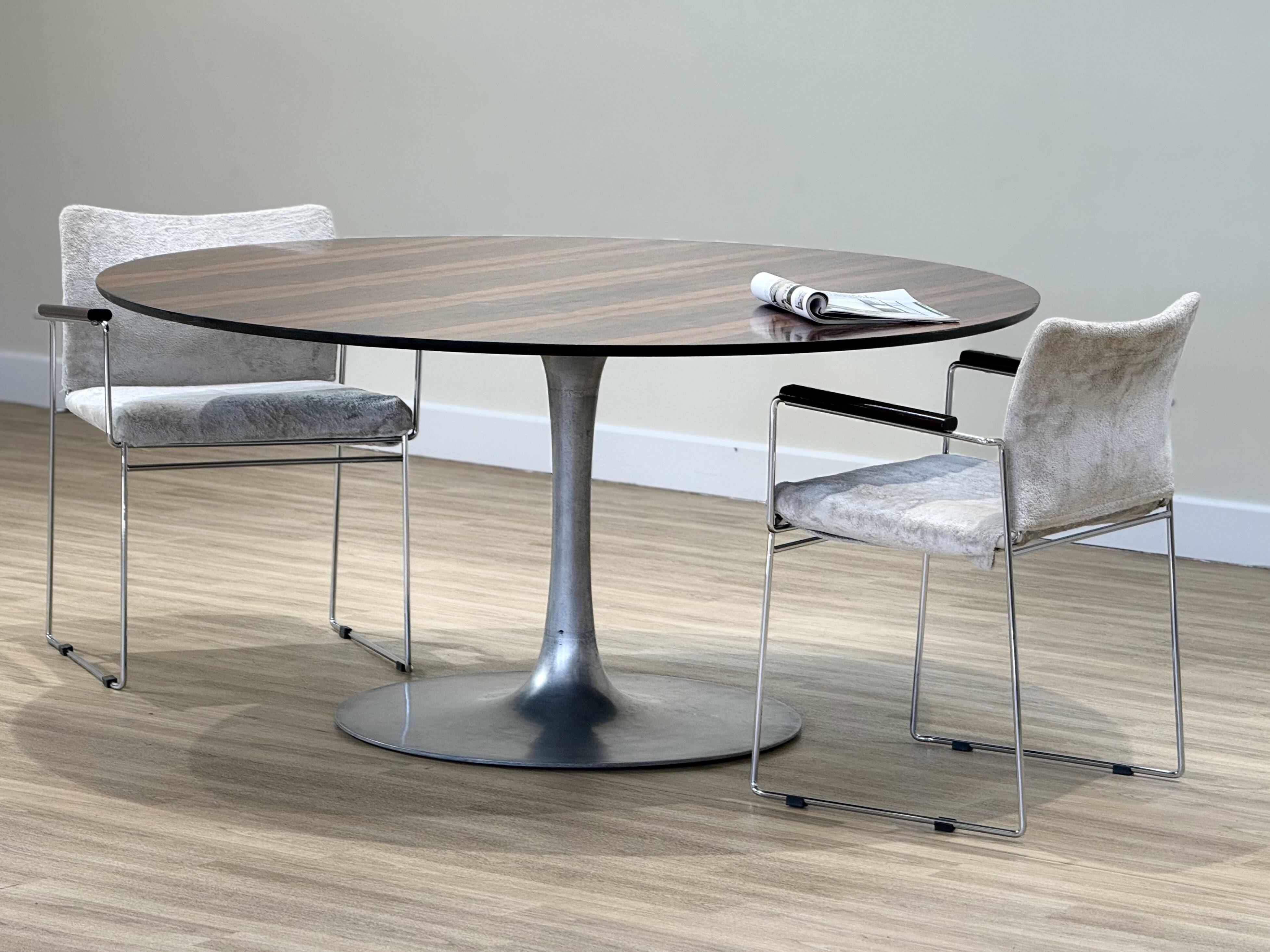 Mid-Century Arkana Round Dining Table in Brazilian Rosewood