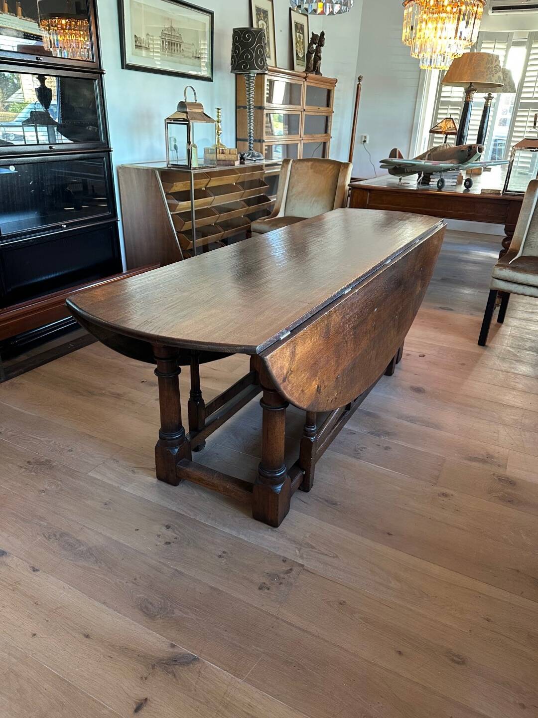 Grande table à abattants